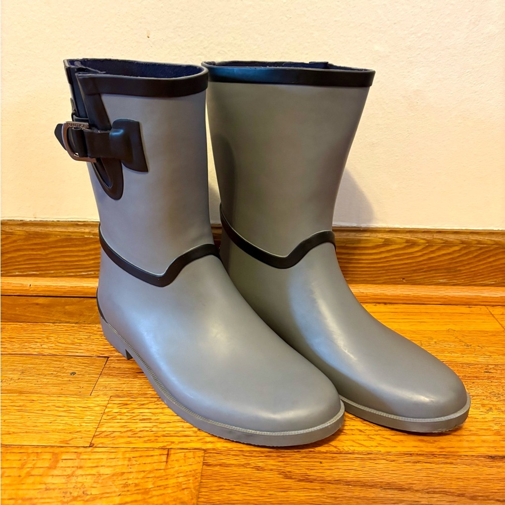 Nautica Women's Gray and Black Rain Boots